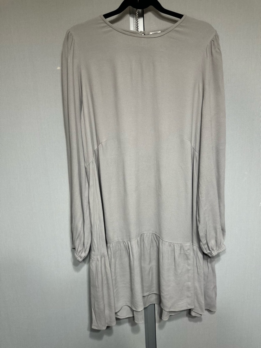 Aritzia Wilfred ($110) Lambrusco Light Grey Tiered Mini Dress PTP 23” AS IS - Picture 8 of 14